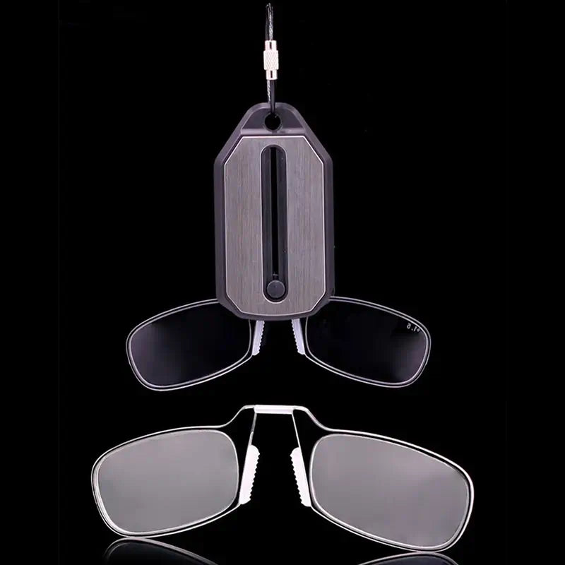 Nyckelring med läsglasögon med clips