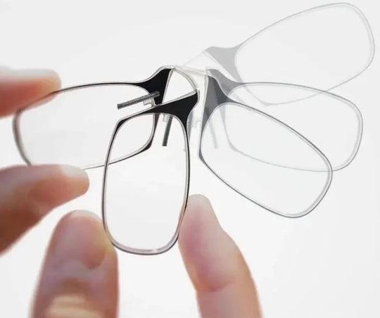 Nyckelring med läsglasögon med clips