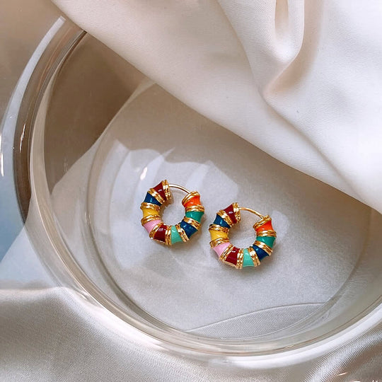 Färgglada retro hängande örhängen