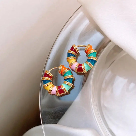 Färgglada retro hängande örhängen