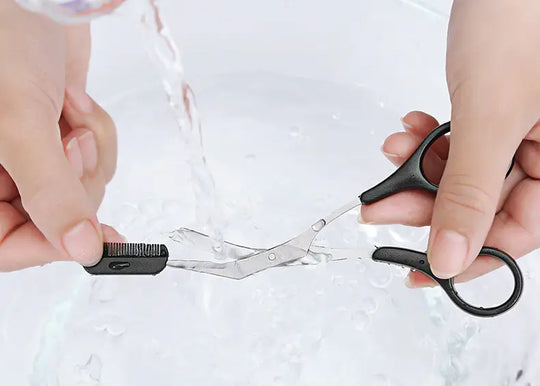 Sax för ögonbrynstrimmer