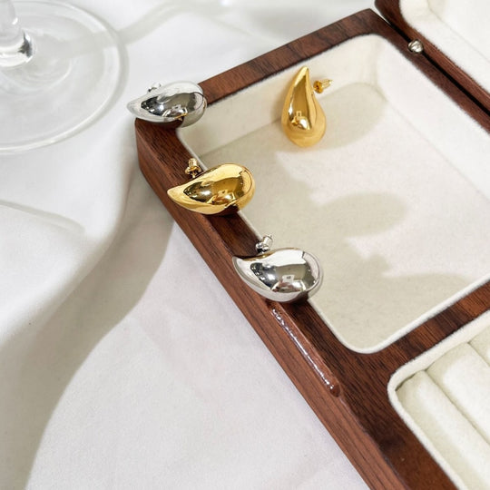 Damernas Kaxiga Tårdroppshängen