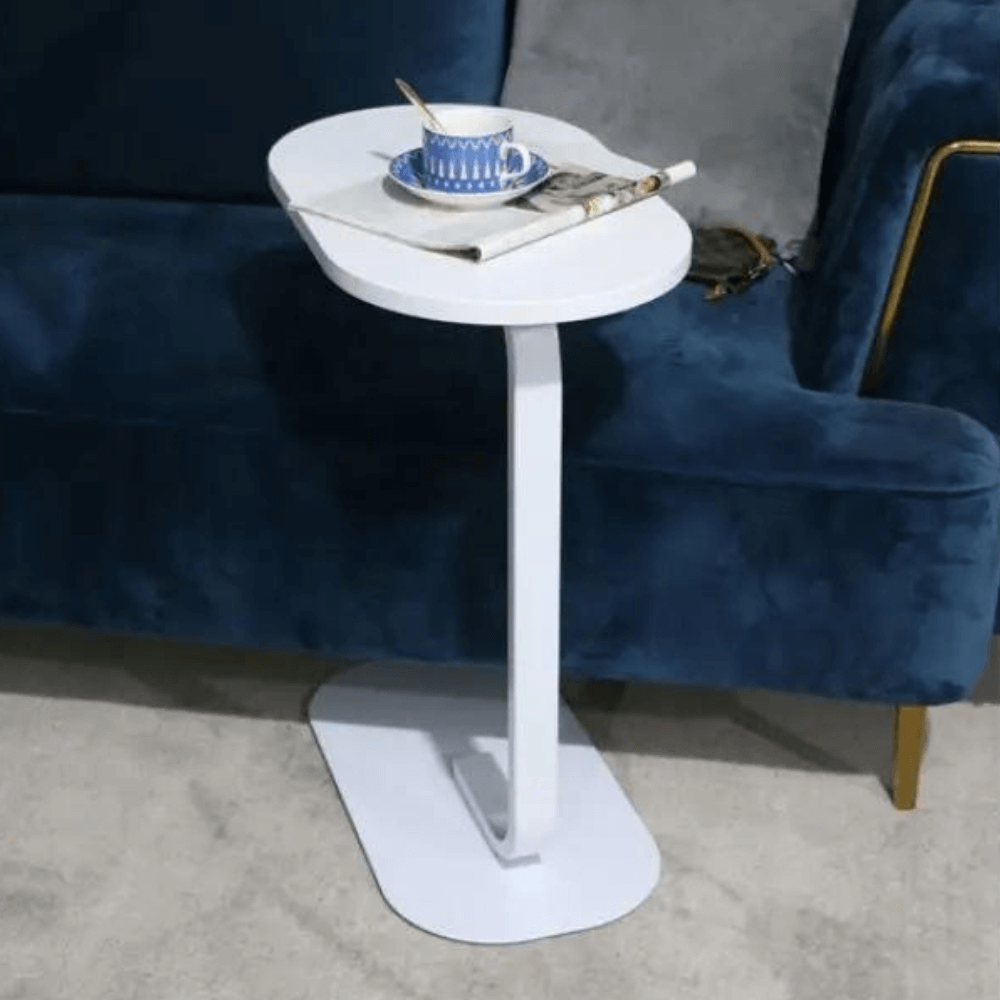 Minimlistisk C-formad sidobord