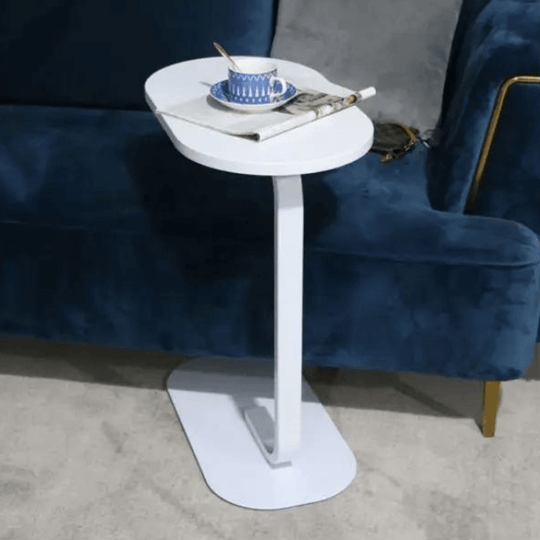 Minimlistisk C-formad sidobord