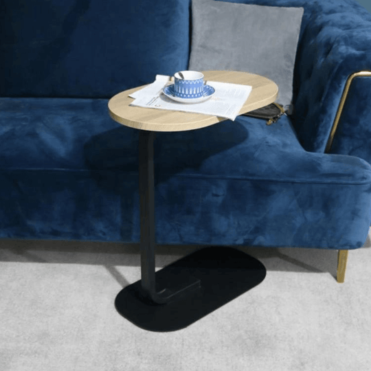 Minimlistisk C-formad sidobord