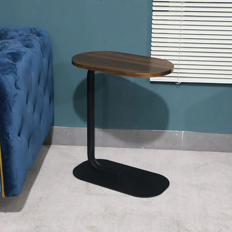 Minimlistisk C-formad sidobord