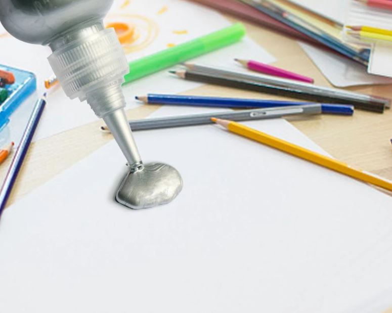 Metallisk akrylfärg