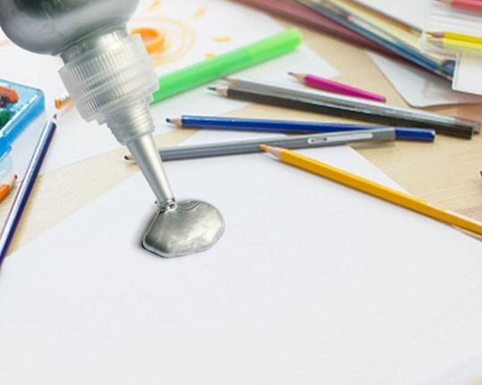 Metallisk akrylfärg