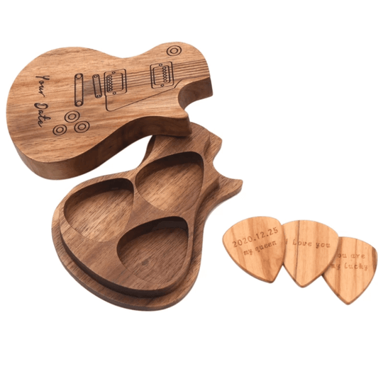 Graverade gitarrplock i trä